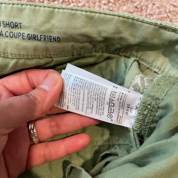 GAP KHAKIS Mid-rise Green Girlfriend Short - Picture 4 of 9